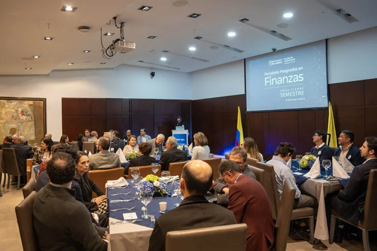 Cena de cierre de semestre del Portafolio de Posgrados en Finanzas: un espacio para reconocer la excelencia académica y la trayectoria profesoral