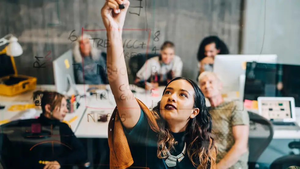 Cómo está el emprendimiento en Colombia estos son los retos y oportunidades que tienen los pequeños empresarios