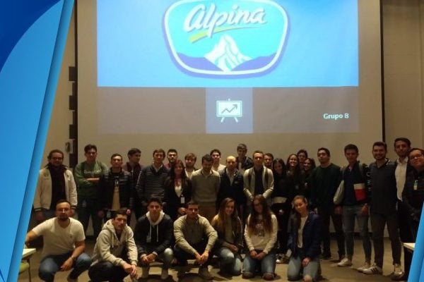 banner-destacado-estudiantes-de-la-facultad-de-administracion-en-las-oficinas-de-alpina